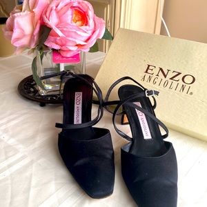 Beautiful size 7.5 black dress shoes Enzo Angiolini used